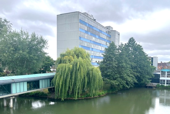 Finchley Lakeside, Finchley