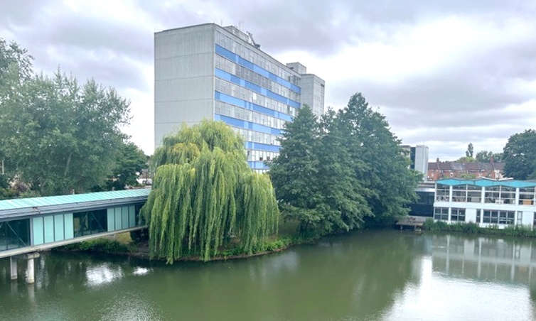 Finchley Lakeside (Finchley)